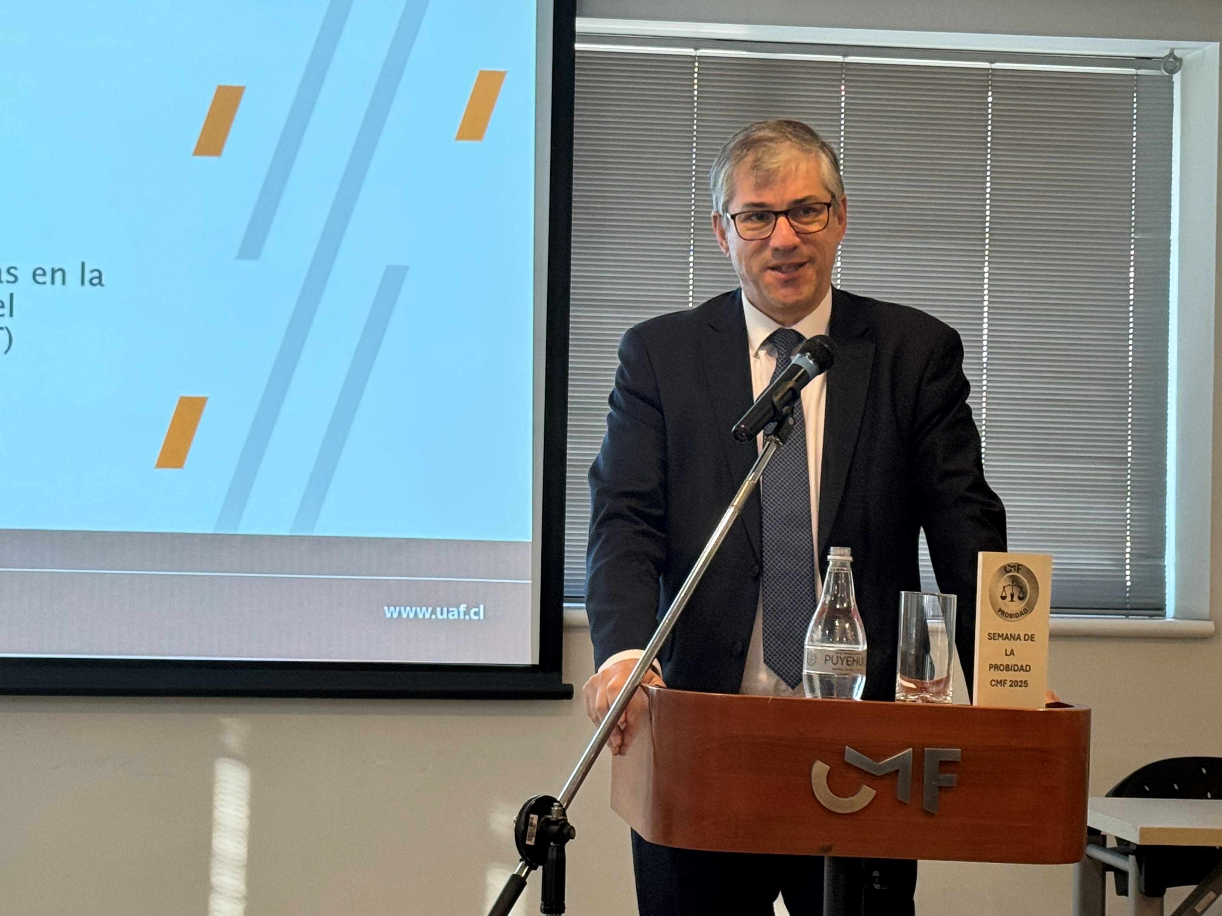 DIRECTOR UAF CIERRA LA SEMANA DE LA PROBIDAD 2025 DE LA CMF