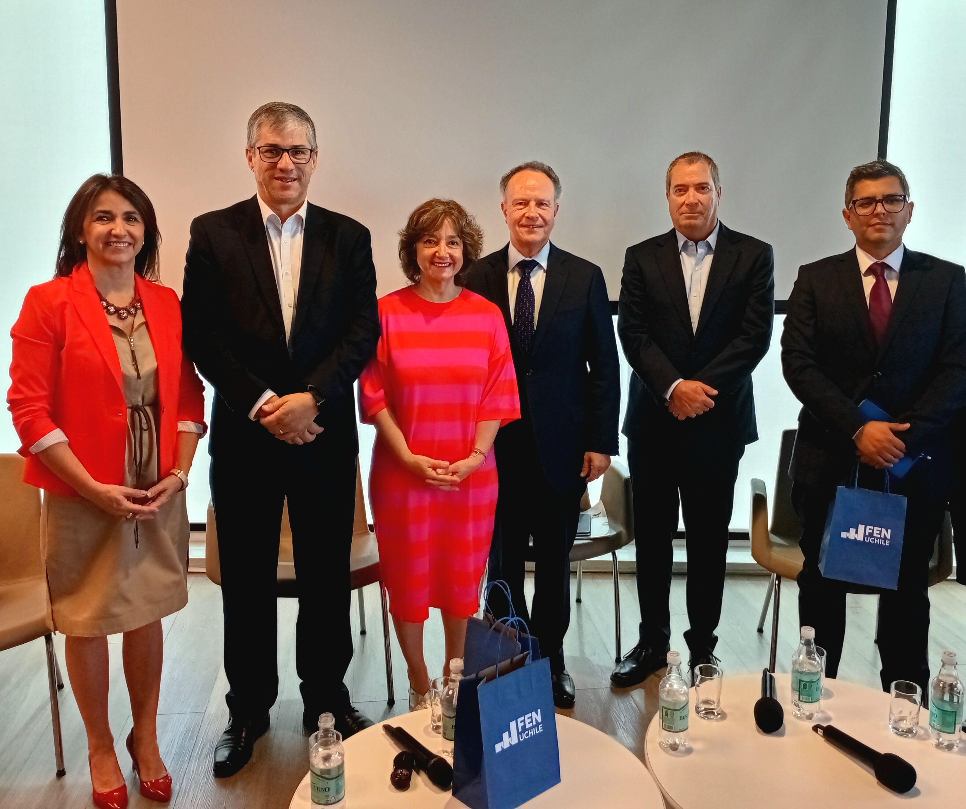 DIRECTOR UAF EXPONE DESAFÍOS PARA PREVENIR EL LAVADO DE ACTIVOS EN CHILE EN SEMINARIO FEN-KPMG