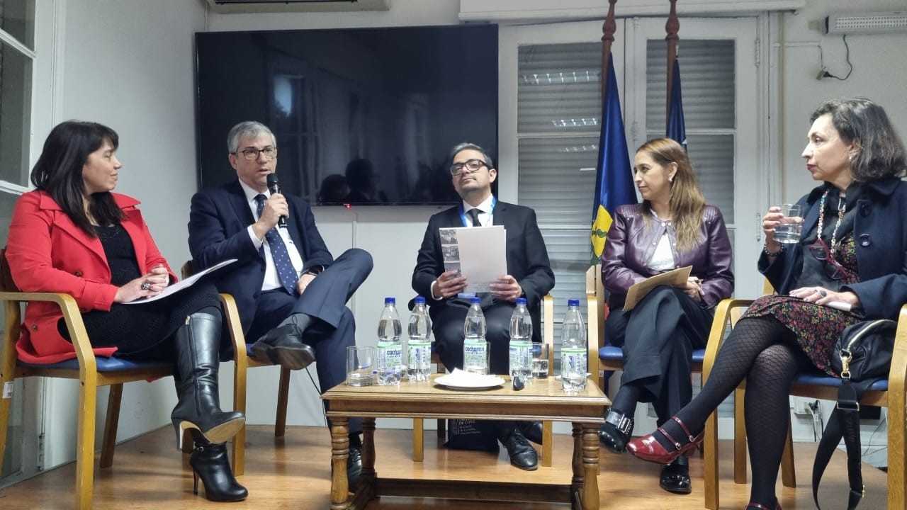 DIRECTOR UAF PARTICIPA COMO PANELISTA EN SEMINARIO UCH SOBRE ECONOMÍA CRIMINAL
