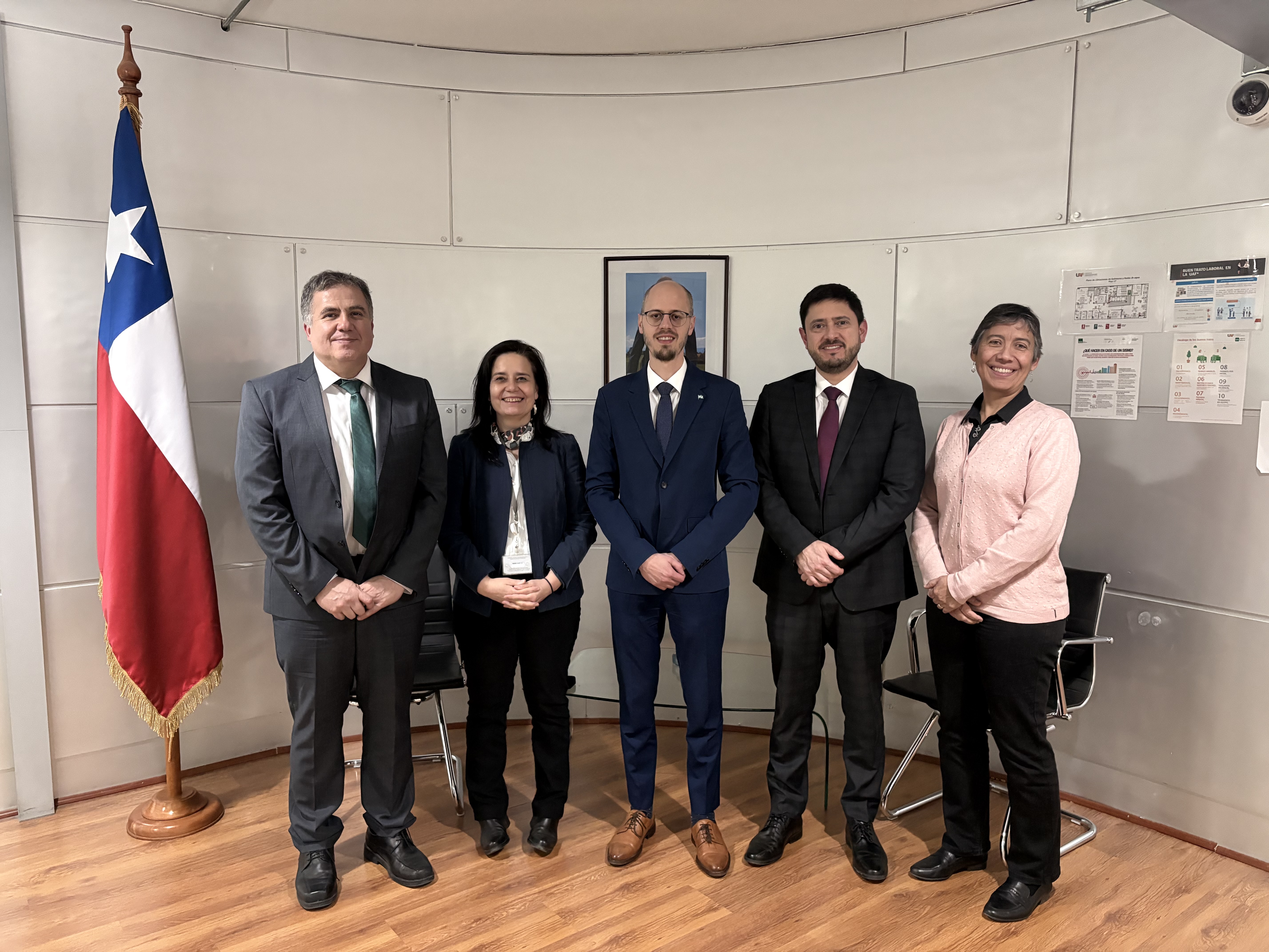 UAF DE CHILE SOSTIENE REUNIÓN CON LA UIF DE ARGENTINA PARA FORTALECER LA COOPERACIÓN EN MATERIA DE INTELIGENCIA FINANCIERA