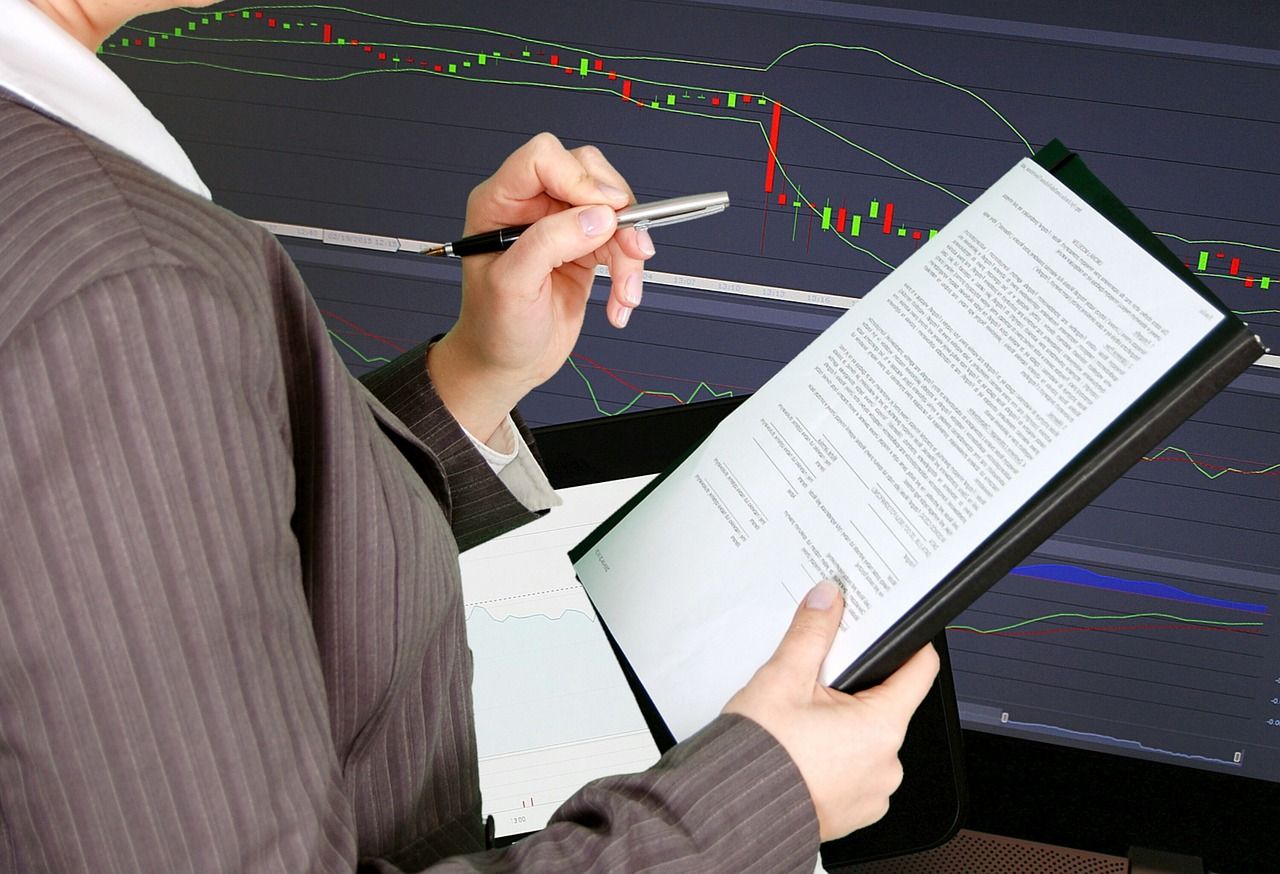 BANCOS, ADMINISTRADORAS GENERALES DE FONDOS Y EMPRESAS DE TRANSFERENCIA DE DINERO CONCENTRARON EL 64% DE LAS MULTAS UAF EN 2023