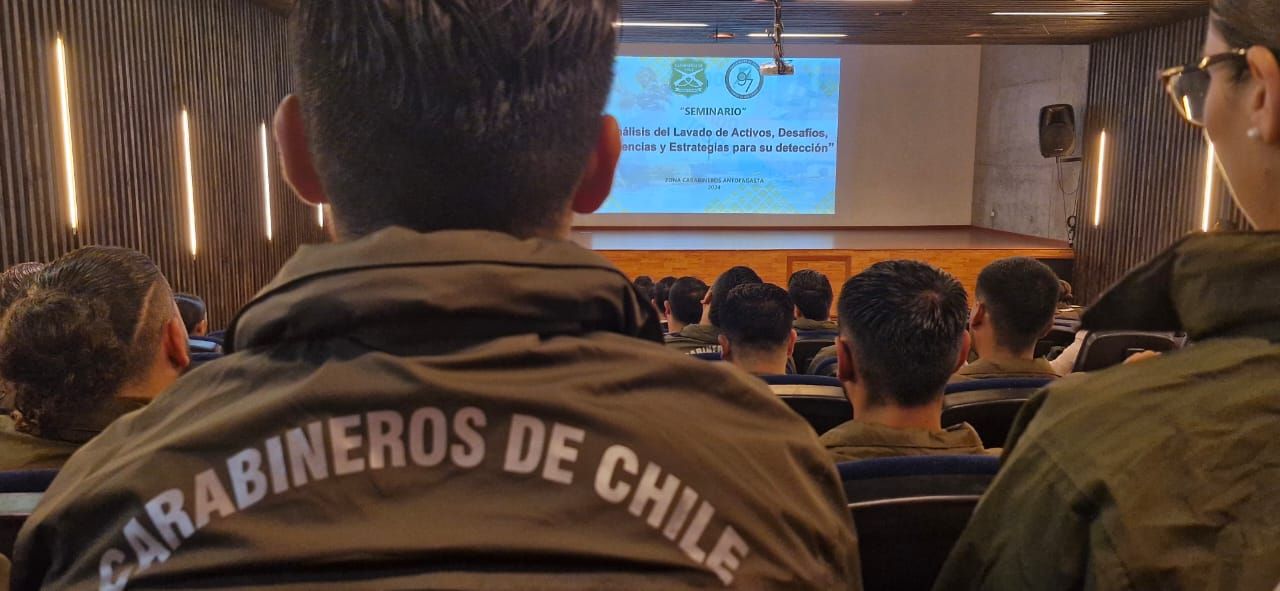 UAF EXPONE EN SEMINARIO DE CARABINEROS SOBRE DESAFÍOS, TENDENCIAS Y ESTRATEGIAS PARA DETECTAR EL LAVADO DE ACTIVOS