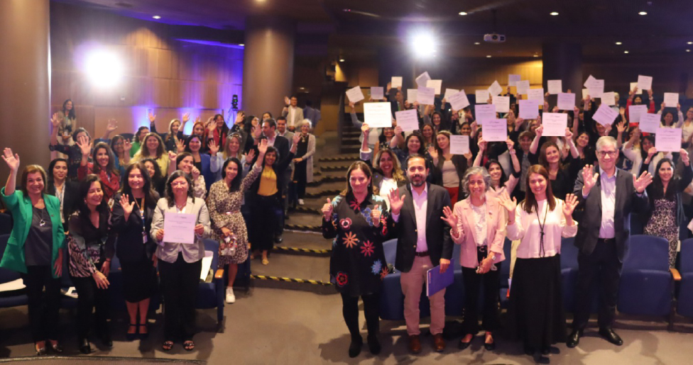 DIRECTOR UAF ASISTE A GRADUACIÓN DEL PROGRAMA DE LIDERAZGO FEMENINO +MUJERES
