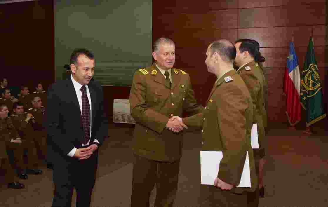 CARABINEROS ENTREGA DIPLOMAS A FUNCIONARIOS QUE APROBARON CURSO E-LEARNING UAF PARA ESTABLECER SISTEMAS PREVENTIVOS ANTILAVADO Y ANTICORRUPCIÓN 