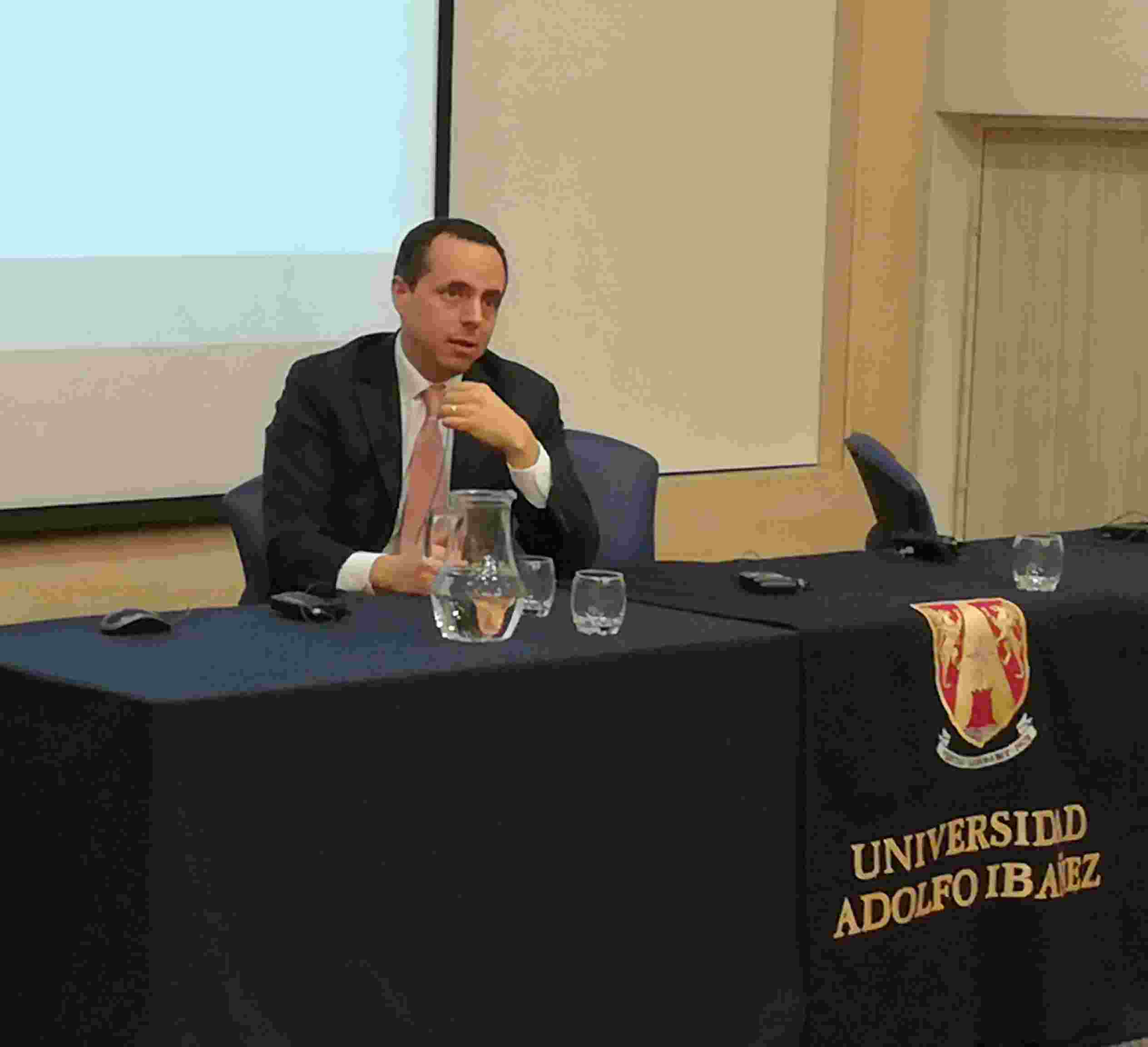 DIRECTOR UAF EXPONE EN SEMINARIO SOBRE RECUPERACIÓN DE ACTIVOS ESTATALES Y REGULACIÓN DEL COMISO EN CHILE