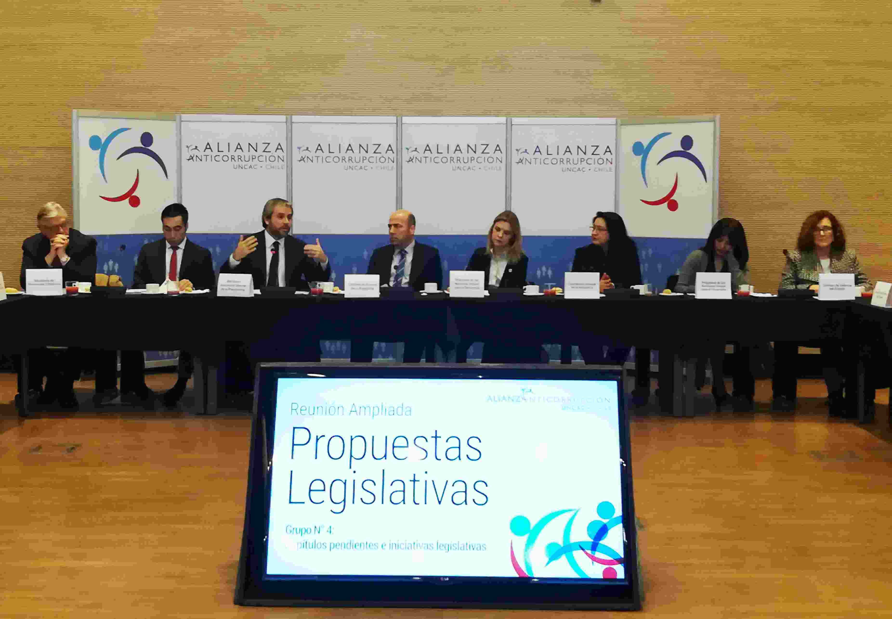 ALIANZA UNCAC ENTREGA A MINISTRO BLUMEL PROPUESTAS DE INICIATIVAS LEGISLATIVAS PARA COMBATIR LA CORRUPCIÓN