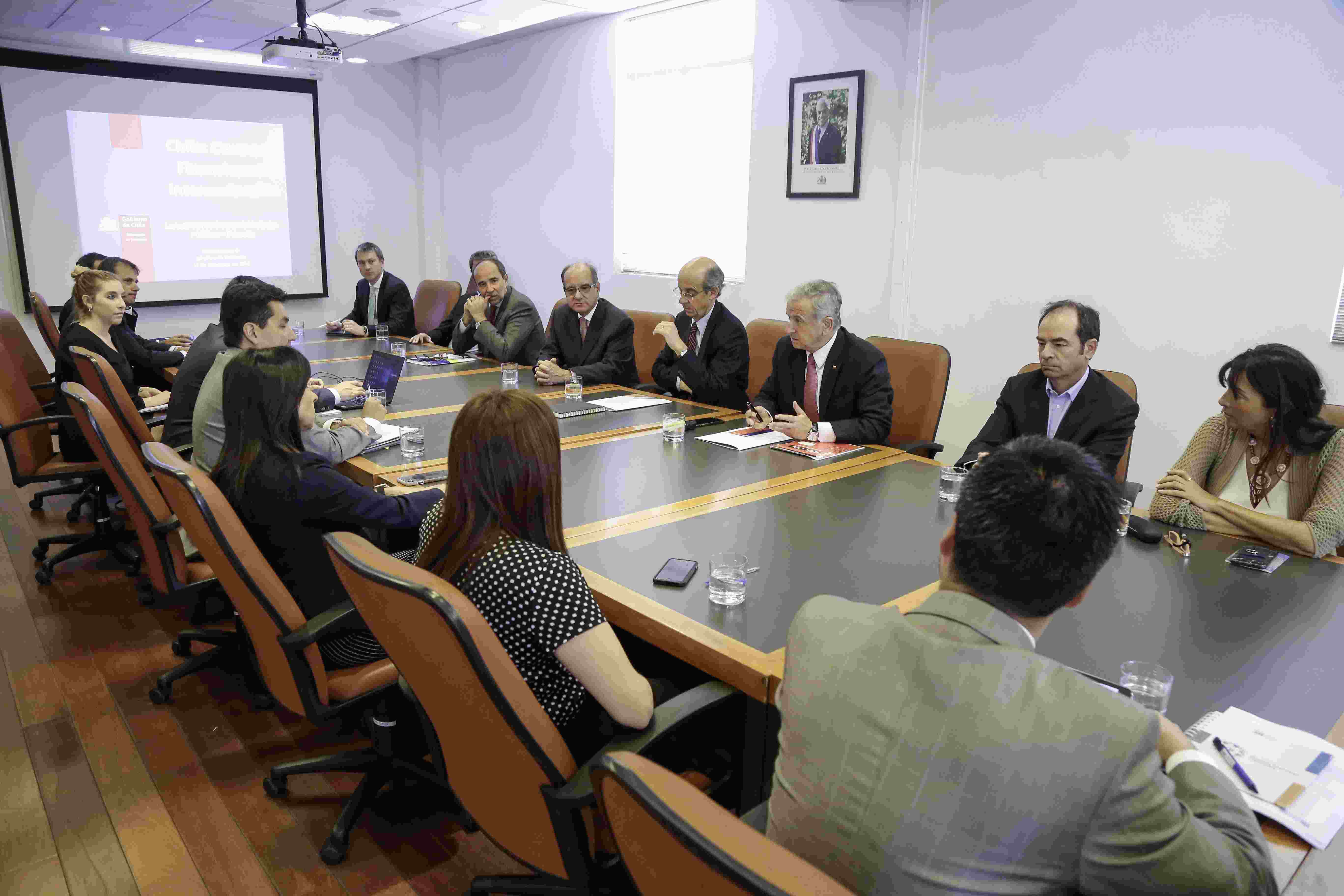 MINISTERIO DE HACIENDA CONSTITUYE MESA PÚBLICO-PRIVADA PARA POSICIONAR A CHILE COMO CENTRO FINANCIERO REGIONAL