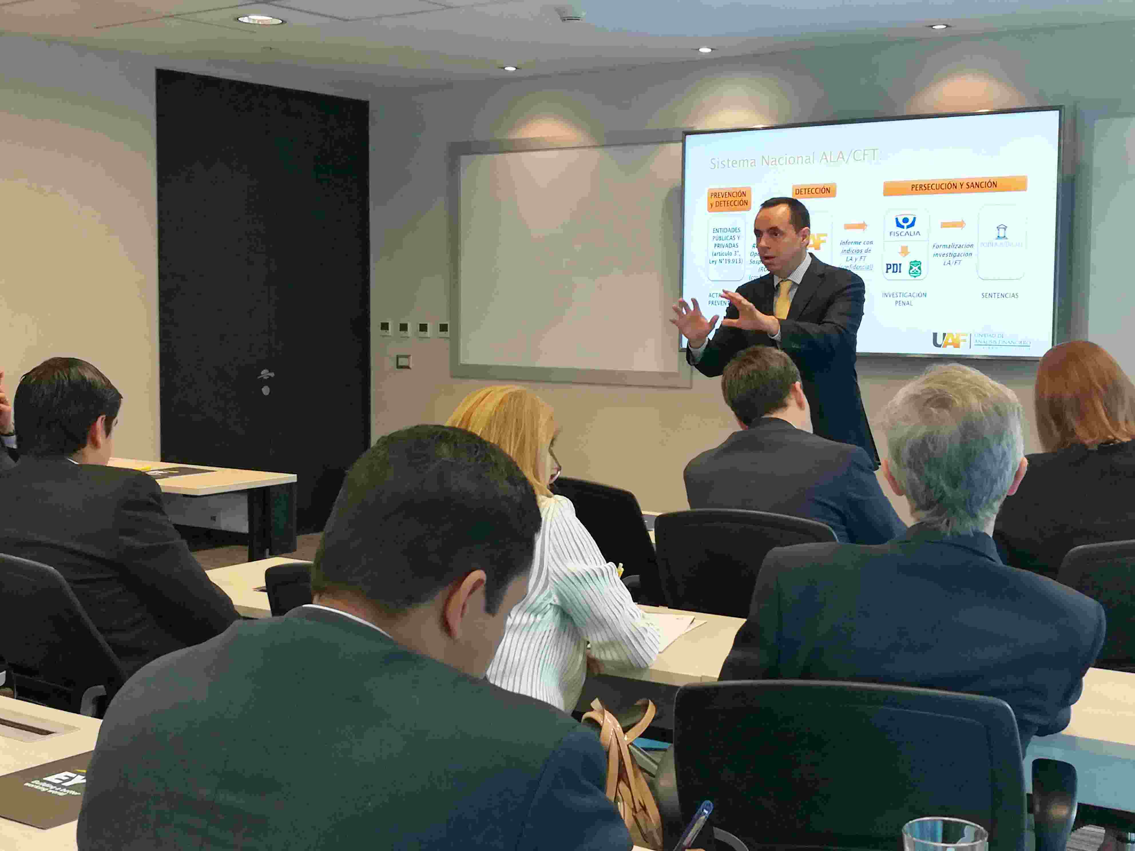 DIRECTOR UAF EXPONE SOBRE EL FUTURO DEL COMPLIANCE EN CHARLA ORGANIZADA POR EY