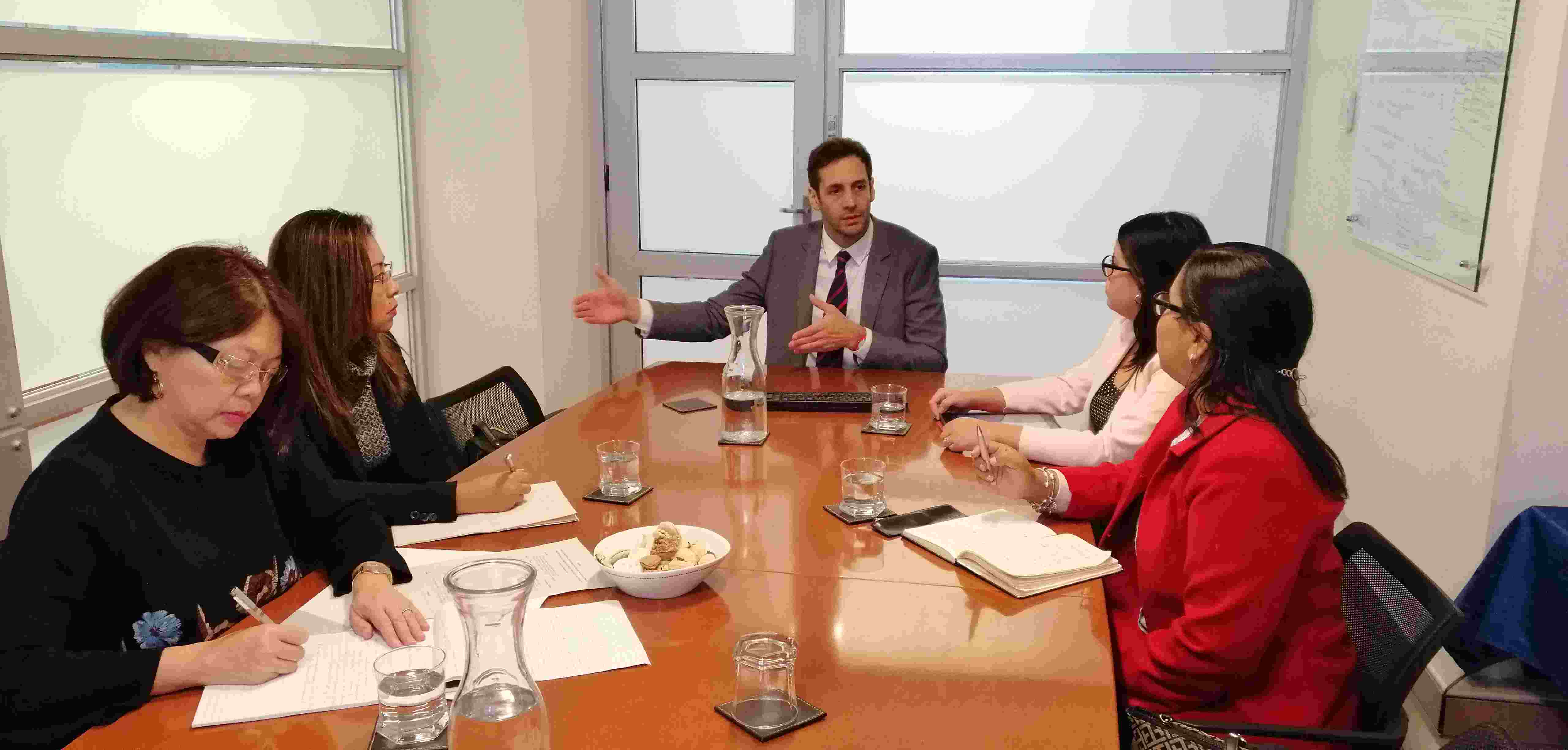 UAF RECIBE A EQUIPO DE LA SUPERINTENDENCIA DE SEGUROS Y REASEGUROS DE PANAMÁ