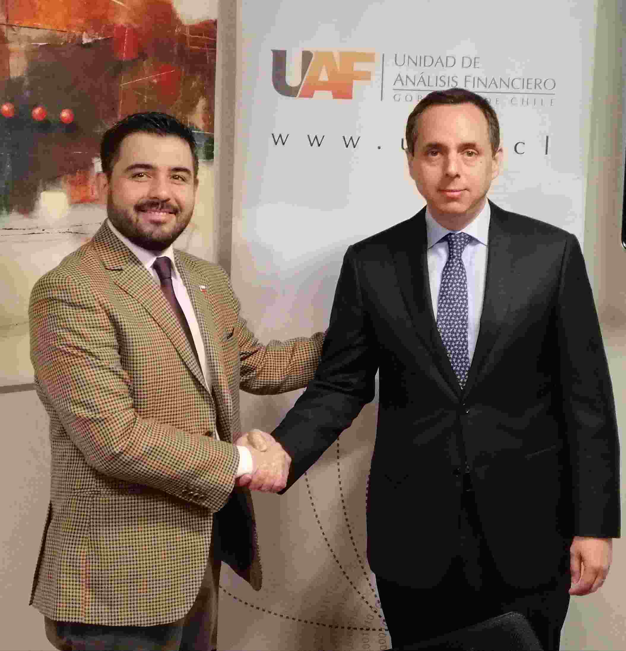 DIRECTORES DE LA UAF Y SERVIU METROPOLITANO SUSCRIBEN CONVENIO DE COLABORACIÓN