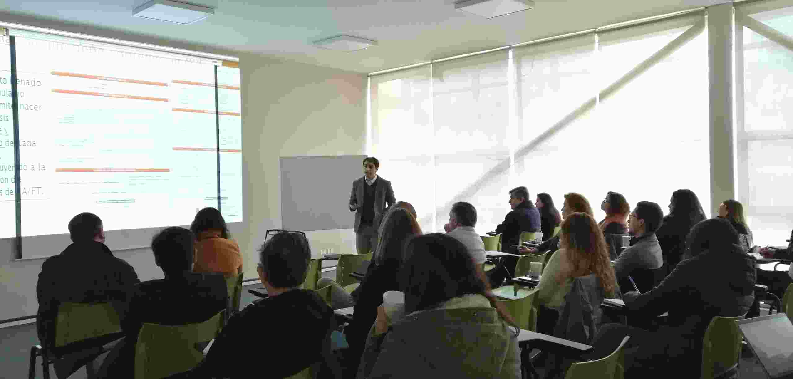 UAF ENTREGA A CORREDORES DE PROPIEDADES DIRECTRICES PARA ELEVAR CALIDAD DE LOS ROS