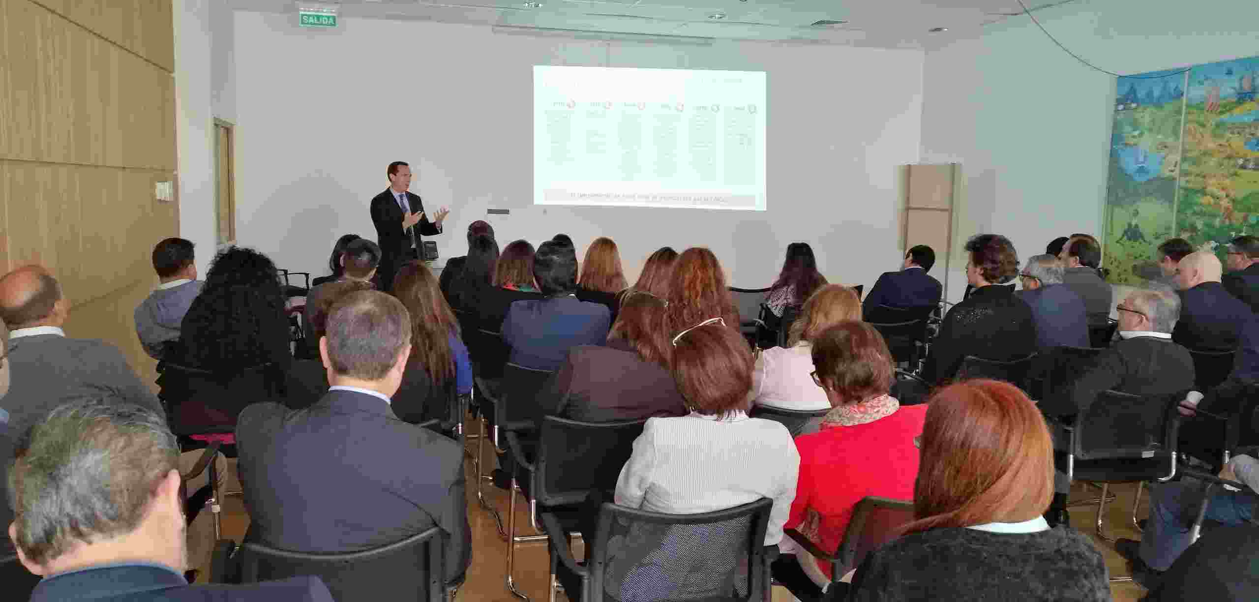 DIRECTOR UAF EXPONE PILARES DEL SISTEMA NACIONAL ALA/CFT A FUNCIONARIOS DE LA PRESIDENCIA DE LA REPÚBLICA
