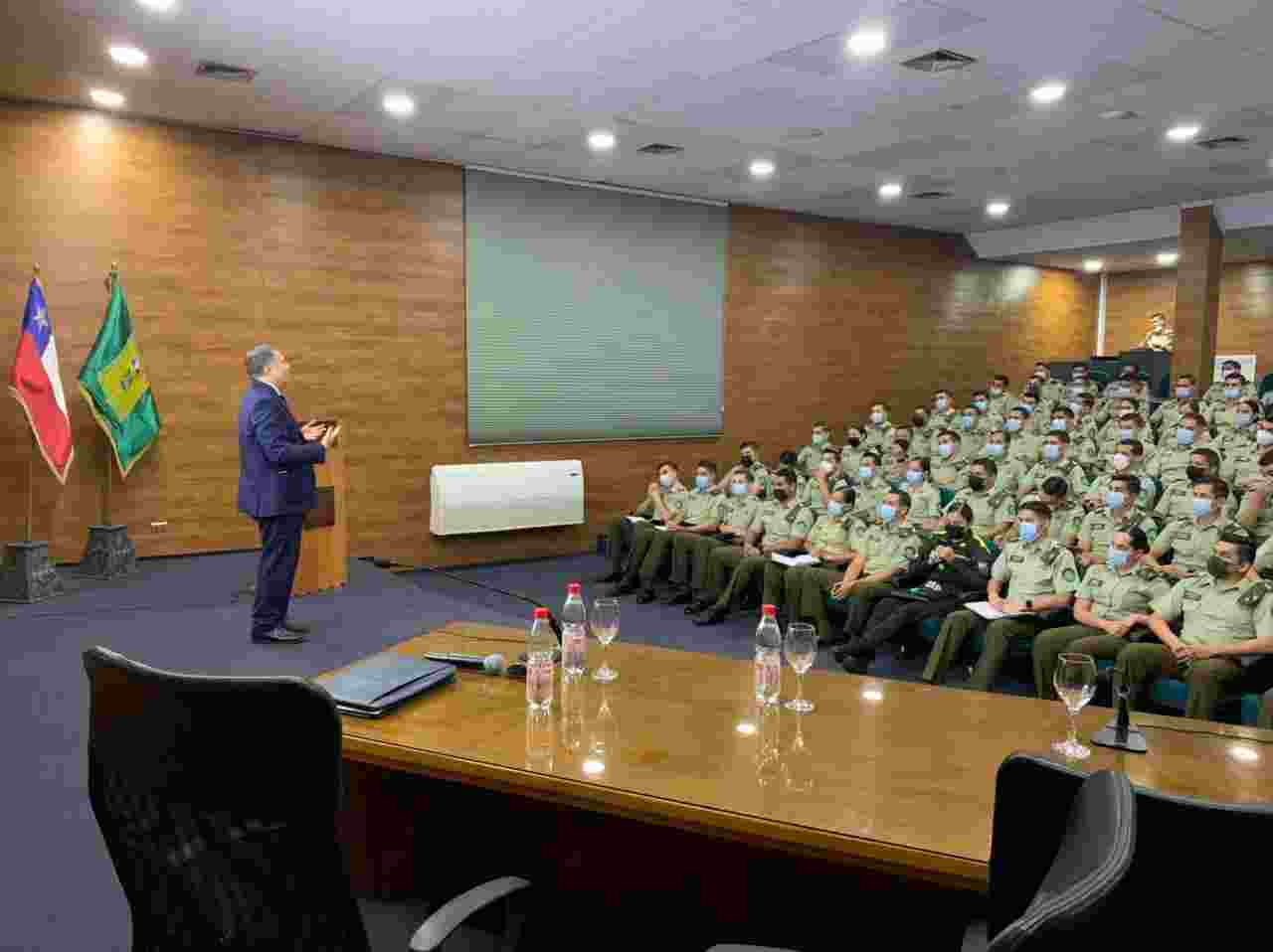 UAF CAPACITA A ASPIRANTES A OFICIALES DE LA ESCUELA DE CARABINEROS DE CHILE SOBRE PILARES DEL SISTEMA NACIONAL ANTILA/FT