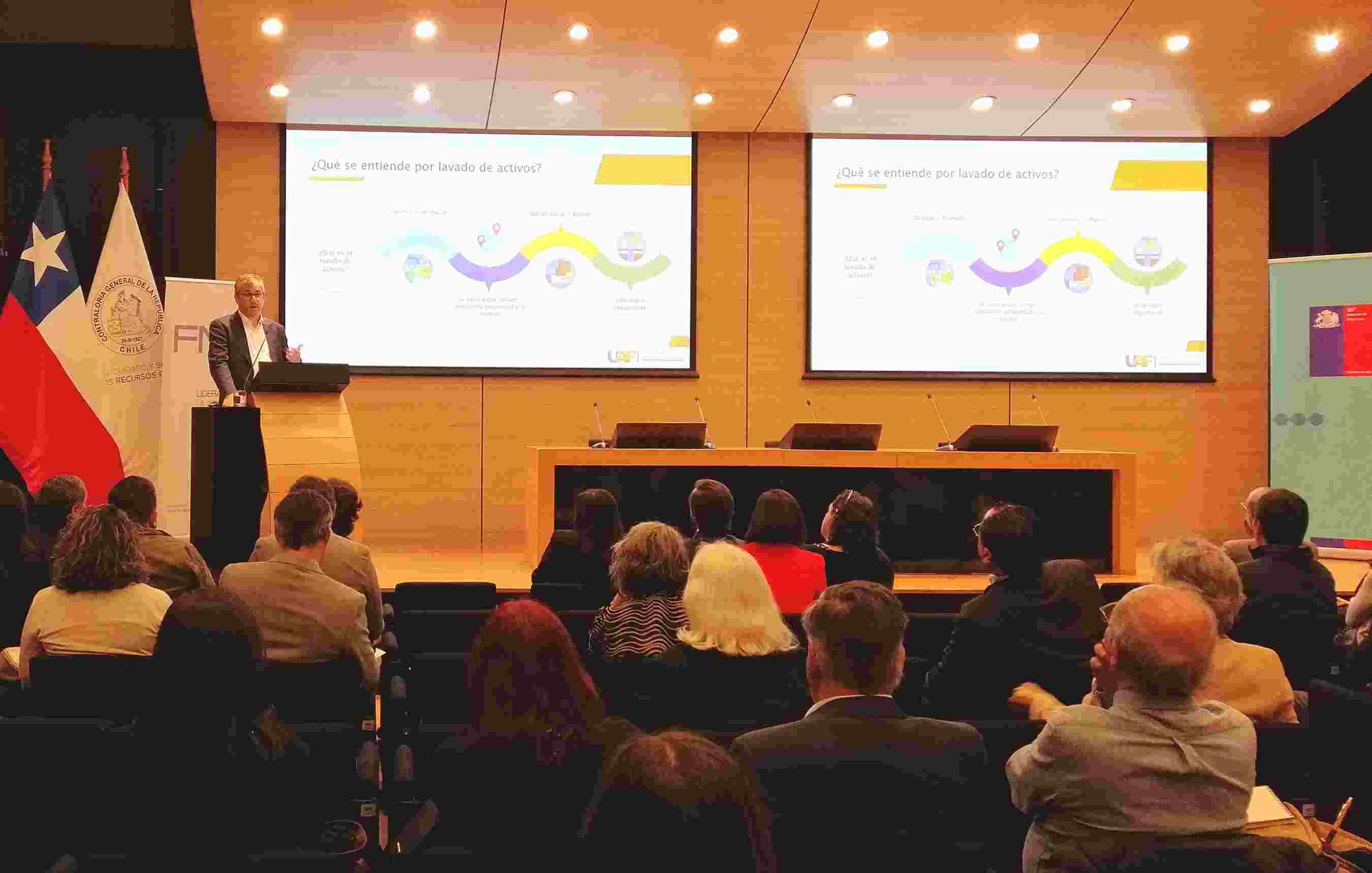 DIRECTOR UAF EXPONE ROL DEL SECTOR PÚBLICO EN EL SISTEMA ALA/CFT DURANTE SEMINARIO SEP-FNE