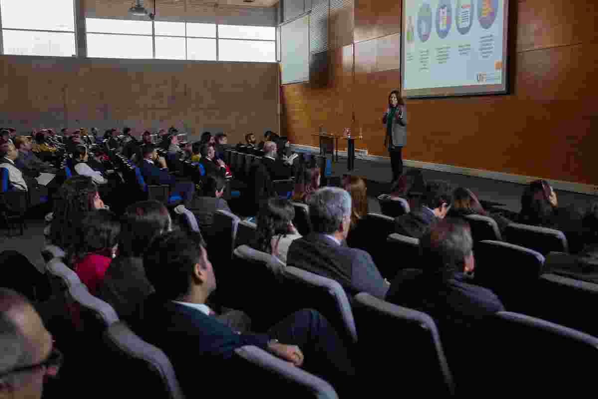 JEFA ÁREA DYE UAF CAPACITA A FUNCIONARIOS(AS) DE LA DEFENSORÍA PENAL PÚBLICA SOBRE SU ROL PARA PREVENIR EL LA/FT/DF