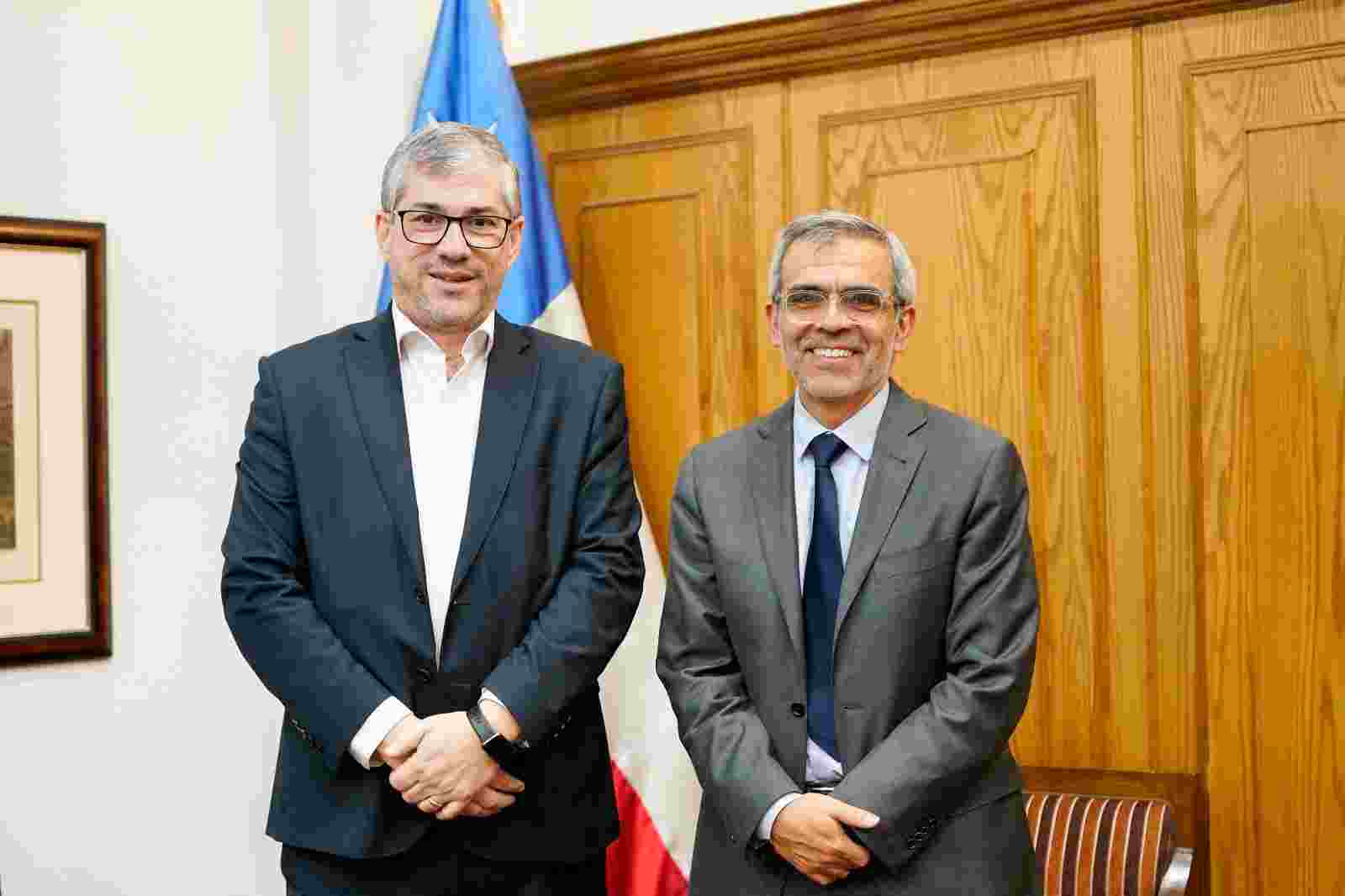 DIRECTOR UAF Y MINISTRO DE JUSTICIA Y DERECHOS HUMANOS SE REÚNEN PARA ESTRECHAR RELACIONES Y FORTALECER COOPERACIÓN 